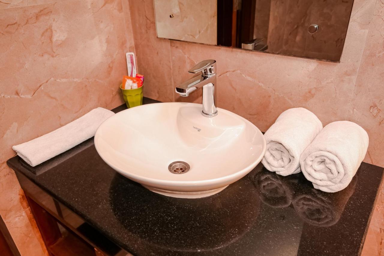 Miraaya Wellness Hotel Chitwan Luaran gambar