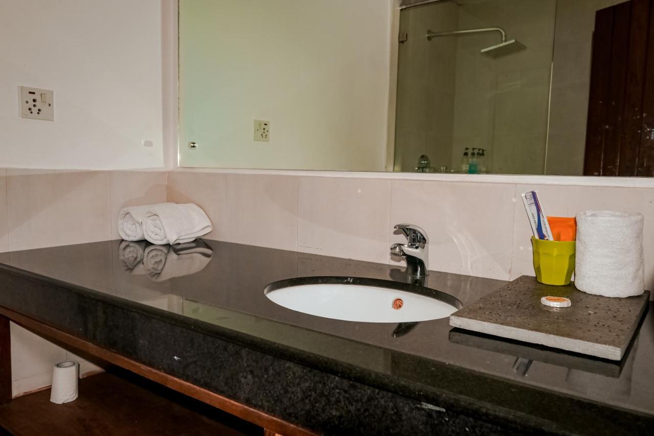 Miraaya Wellness Hotel Chitwan Luaran gambar